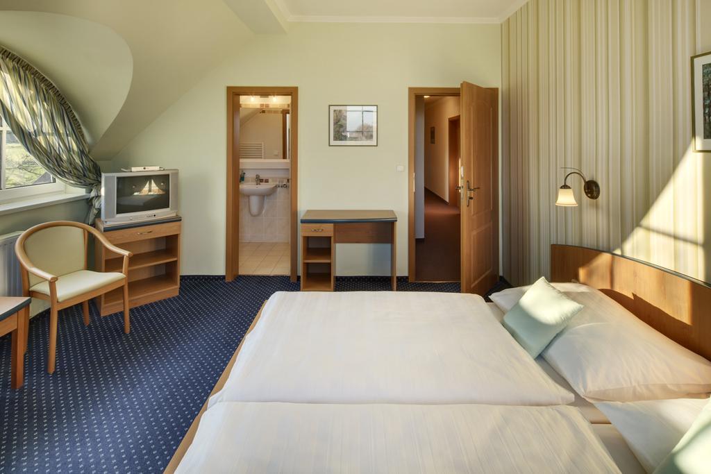Křivoklát Hotel Kolonie מראה חיצוני תמונה