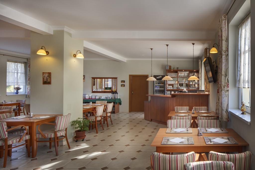 Křivoklát Hotel Kolonie מראה חיצוני תמונה