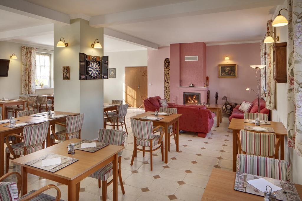 Křivoklát Hotel Kolonie מראה חיצוני תמונה